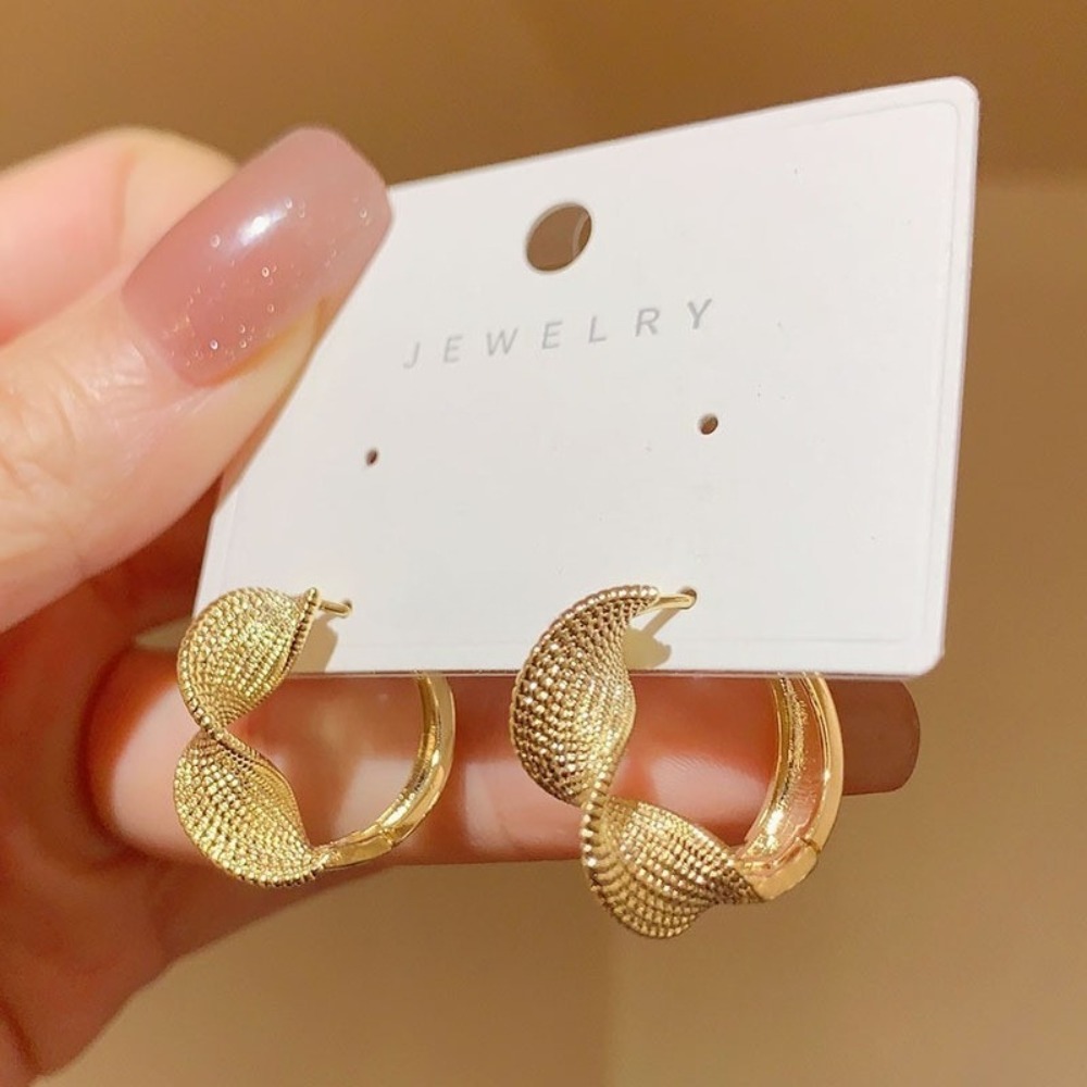 1 Pair of Gold Spiral Clip-On  - Travel Accessories As Gifts 评论和价格