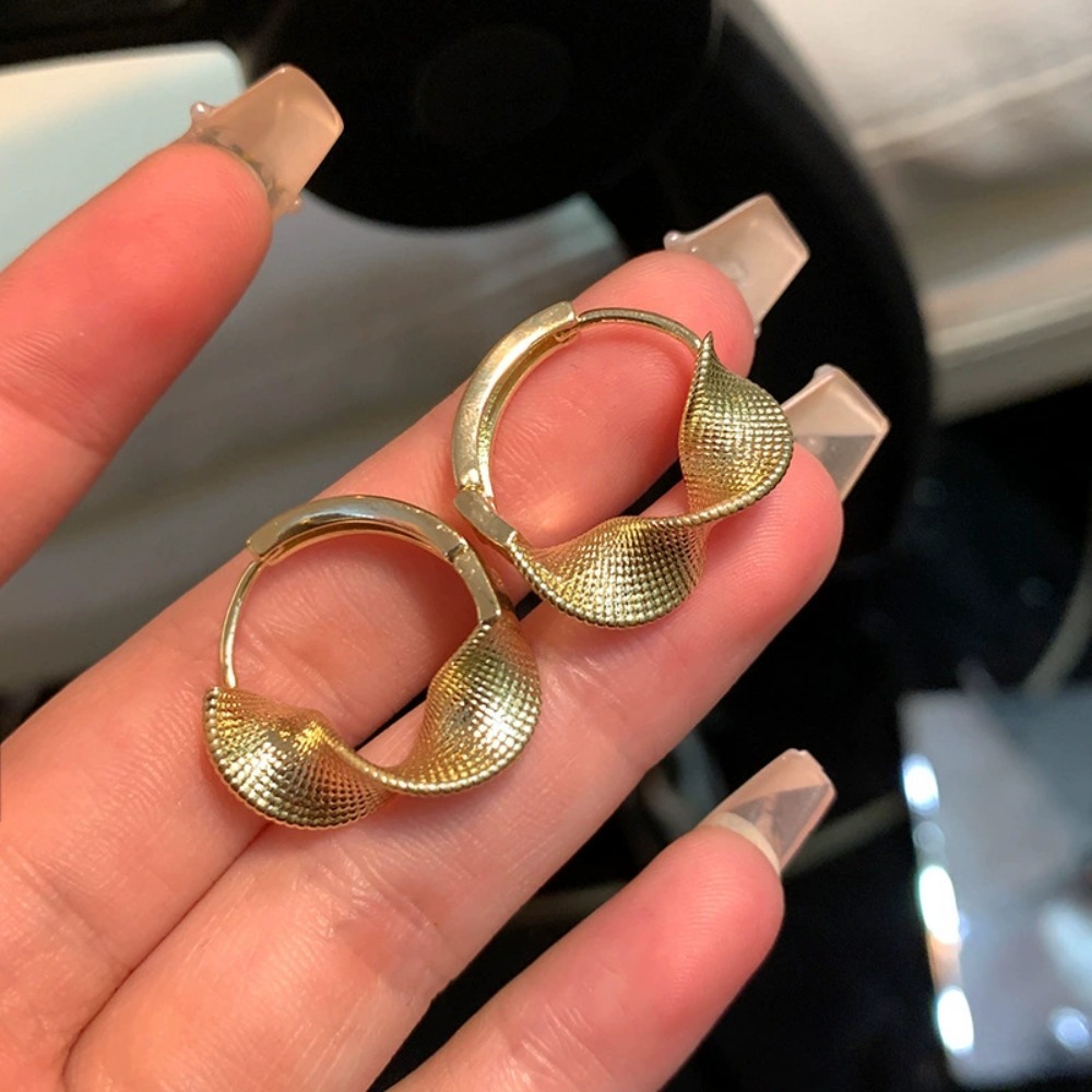 1 Pair of Gold Spiral Clip-On  - Travel Accessories As Gifts 评论和价格