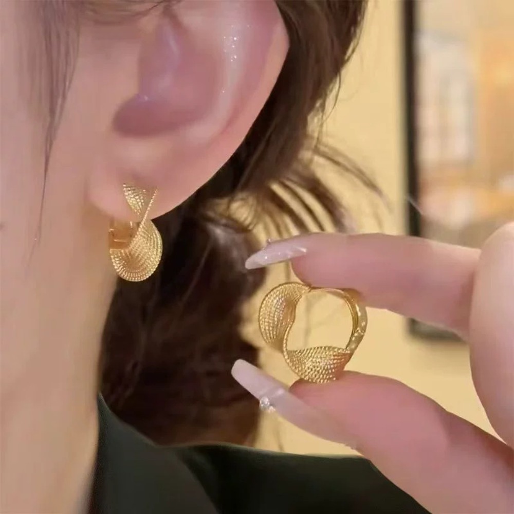 1 Pair of Gold Spiral Clip-On  - Travel Accessories As Gifts 评论和价格