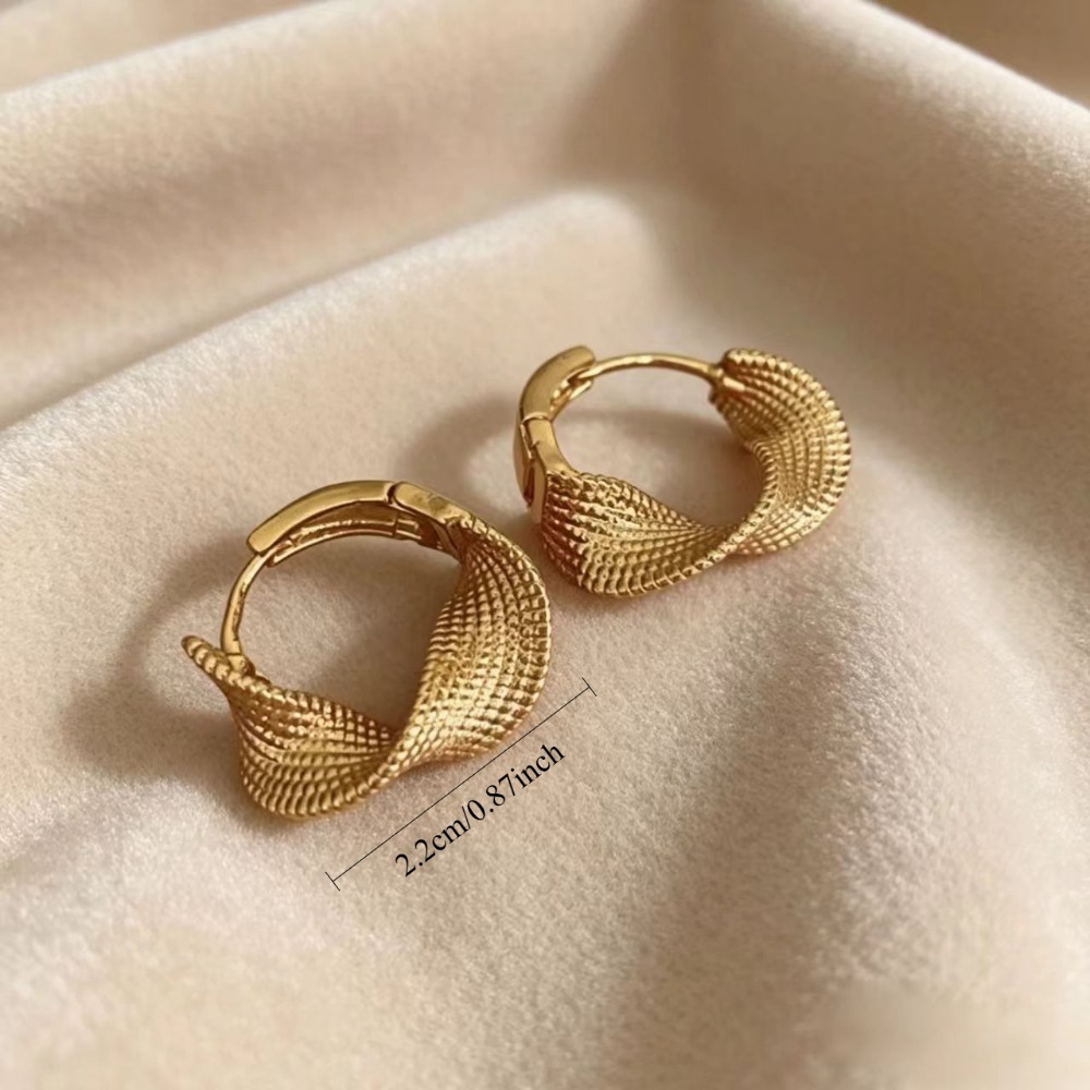 1 Pair of Gold Spiral Clip-On  - Travel Accessories As Gifts 评论和价格