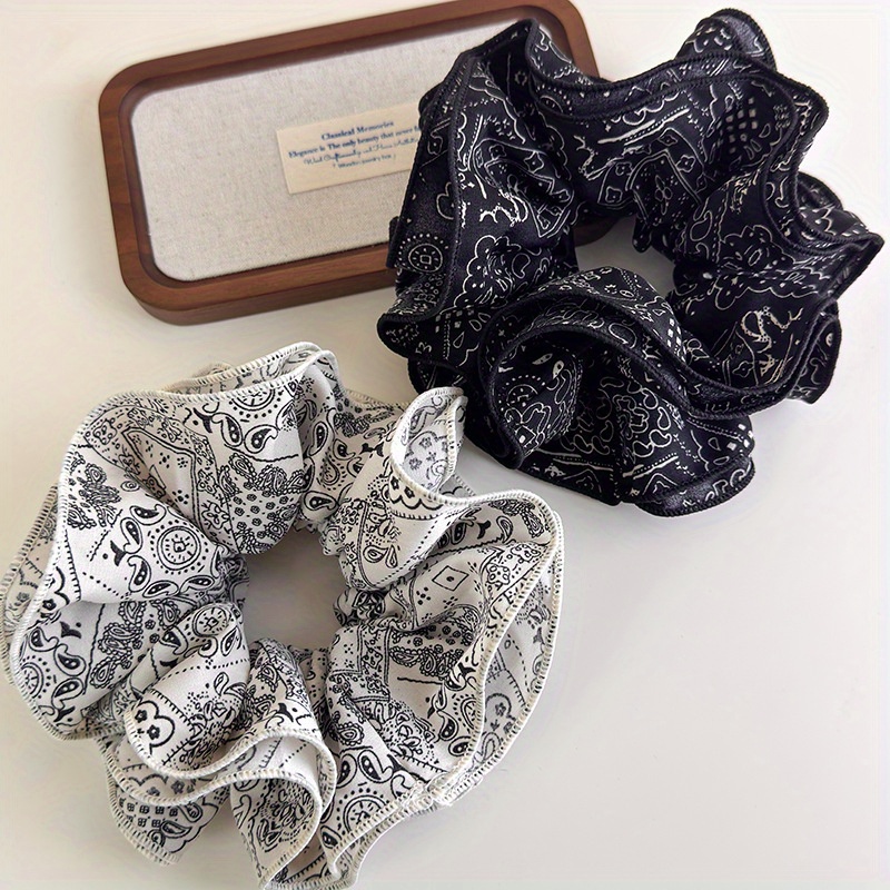 Elegant Black and White Fabric - Travel Accessories Kit 评论和价格