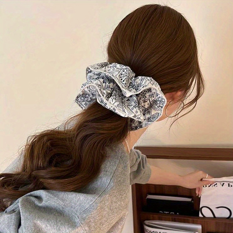 Elegant Black and White Fabric - Travel Accessories Kit 评论和价格