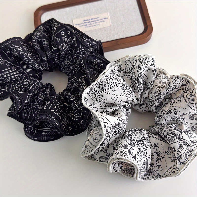 Elegant Black and White Fabric - Travel Accessories Kit 评论和价格