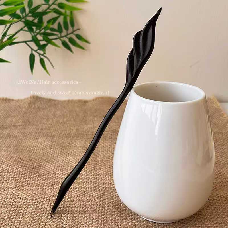 Wooden Hairp Exquisite Carving - Travel Accessories High End 评论和价格