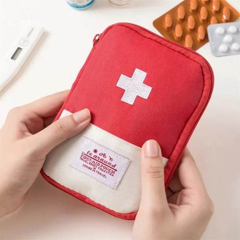 Portable First Aid Kit Bags Me - First Aid Travel Kit 评论和价格
